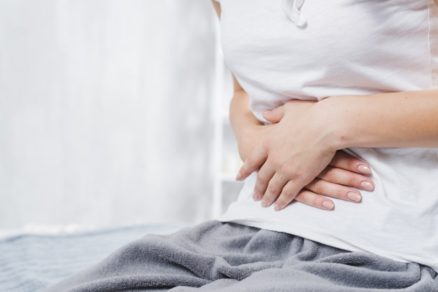 Stomach Pain: पेट दर्द से निपटने के लिए जानें आसान घरेलू उपाय