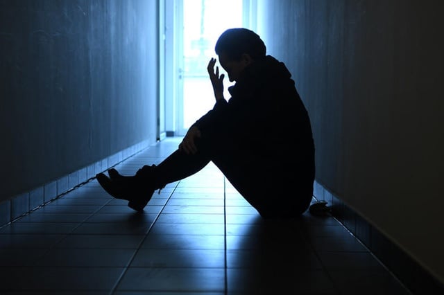 Bipolar Disorder: बायपोलर डिसऑर्डर क्या है? जानें इसके कारण, लक्षण और उपाय