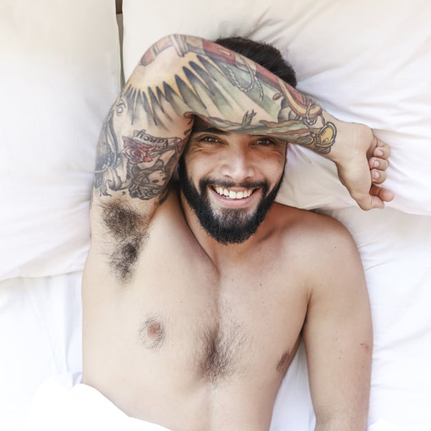 रात को बिना कपड़ों के सोने के भी होते हैं फायदे