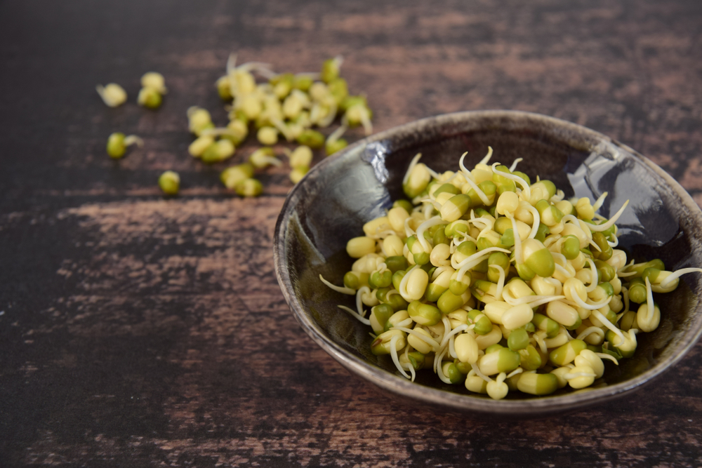 स्प्राउटेड मूंग दाल के एक नहीं बल्कि हैं अनेक फायदे, जानिए