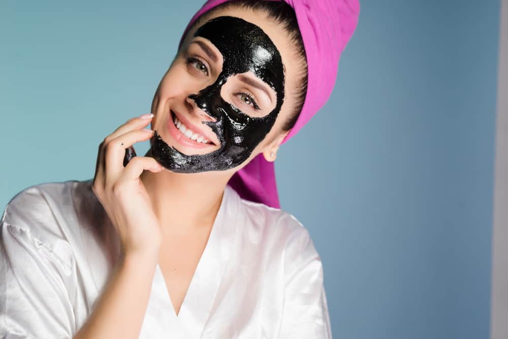 घर पर बनाएं ये वाइटहेड्स मास्क, चेहरा हो जाएगा खिला खिला