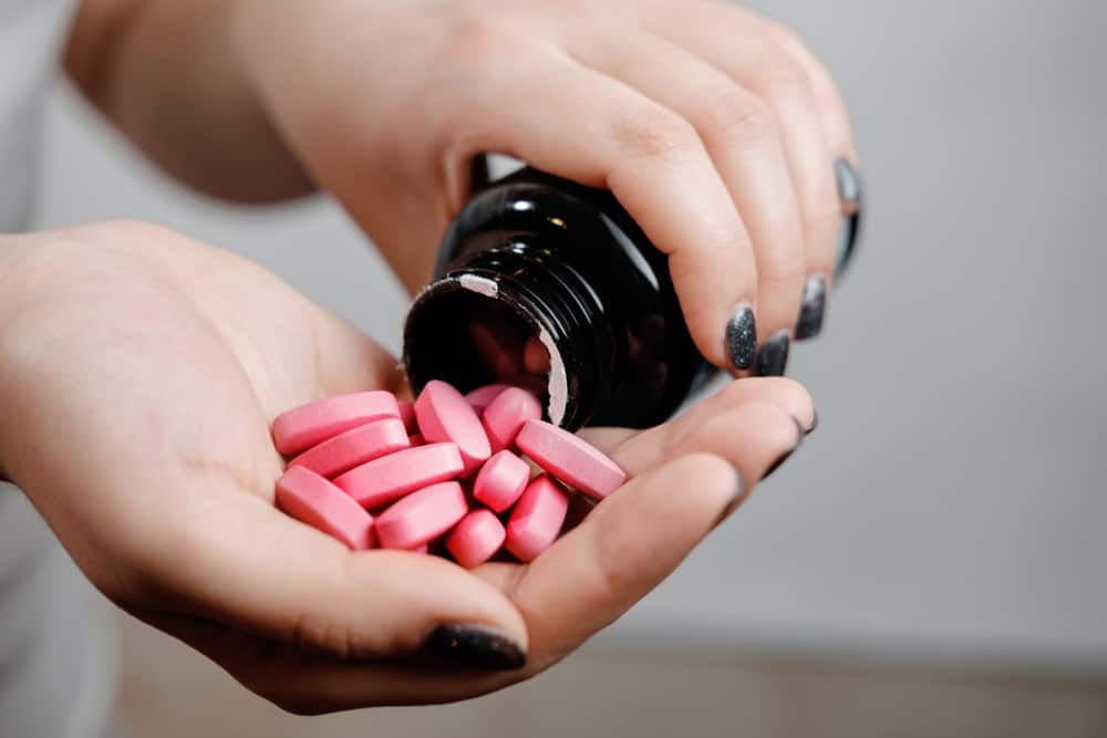 Folic Acid: फोलिक एसिड टैबलेट क्या है? जानिए इसके उपयोग, साइड इफेक्ट्स और सावधानियां