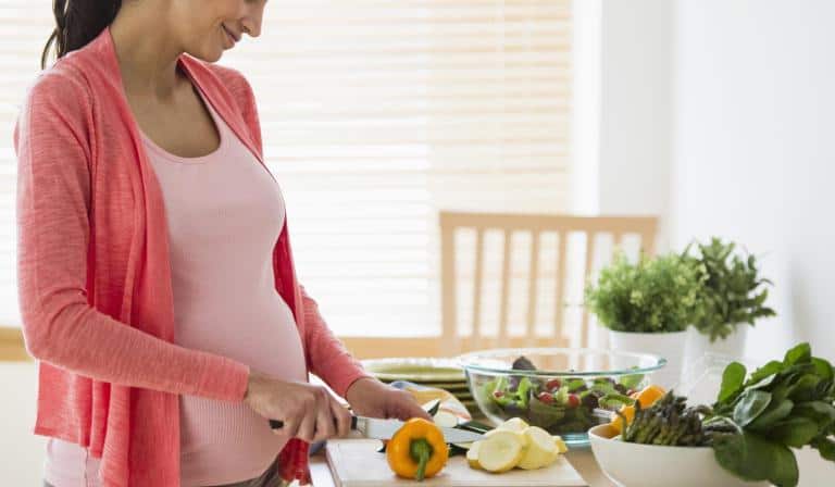 क्या आप जानते हैं प्रेग्नेंसी में पोषण की कमी से होने वाले खतरे, पढ़ें