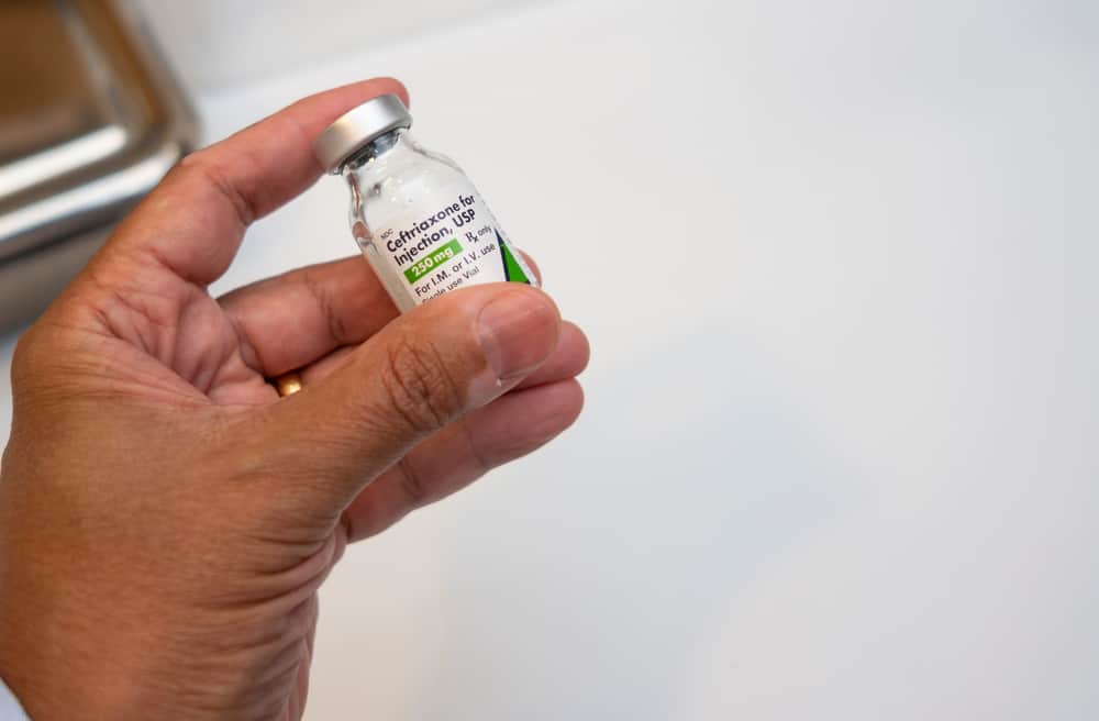 Ceftriaxone: सेफ्ट्रायक्सोन क्या है? जानिए इसके उपयोग, साइड इफेक्ट्स और सावधानियां