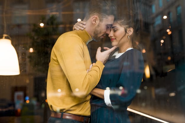 प्यार और आकर्षण में होता है काफी अंतर, जानिए दोनों के बीच फर्क