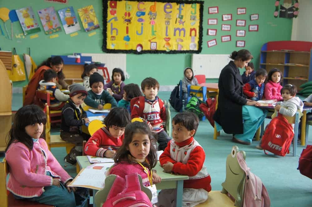 बच्चे के लिए डे केयर चुनते समय रखें इन बातों का ध्यान