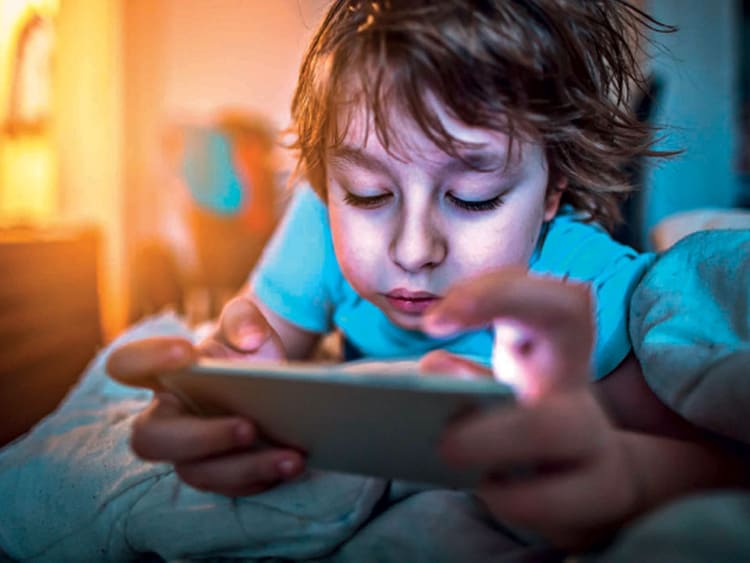 बच्चों के लिए मोबाइल फोन के हानिकारक प्रभाव
