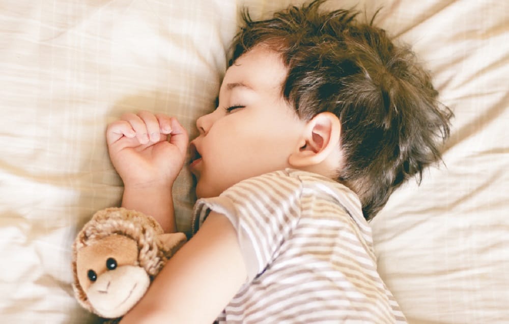 जब बच्चे को आएं डरावने सपने तो ऐसे करें हैंडल