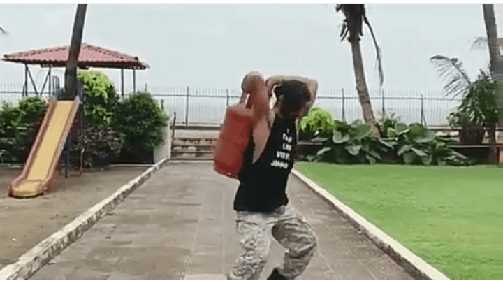 सिलिंडर को खिलौने की तरह उठाने वाले विद्युत् जामवाल का फिटनेस सीक्रेट