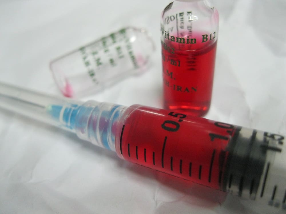 Vitamin B-12: विटामिन बी-12 क्या है? जानिए इसके उपयोग, साइड इफेक्ट्स और सावधानियां