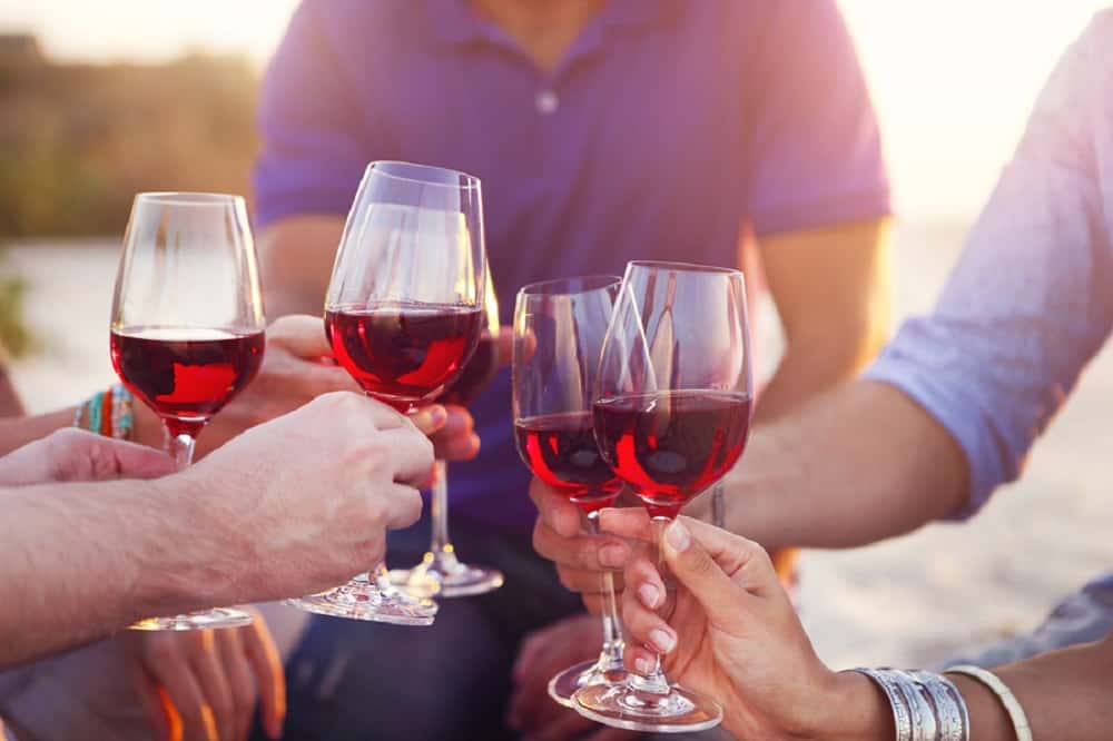 क्या ब्रेस्टफीडिंग में शराब का सेवन करना सुरक्षित है?