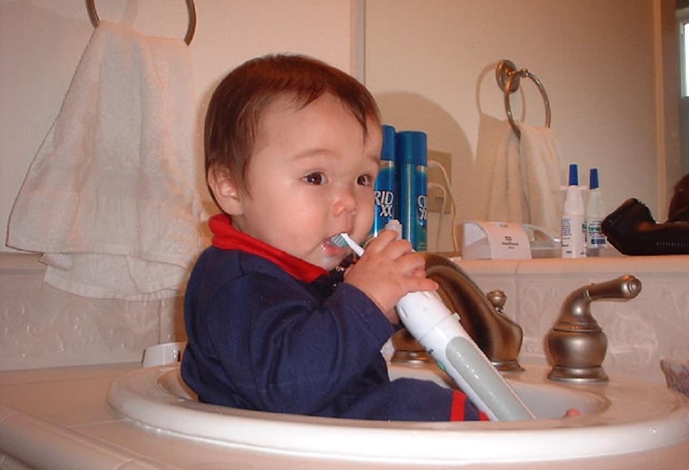 बच्चे को ब्रश करना कैसे सिखाएं ?