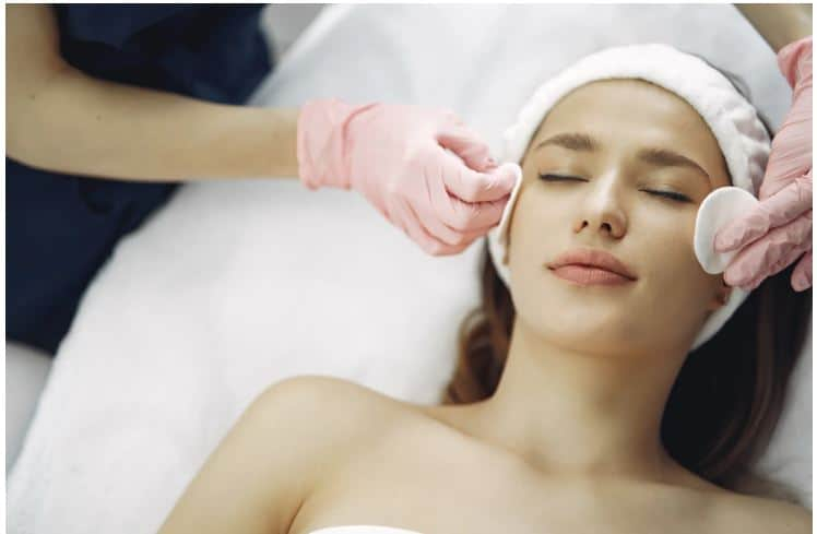 ग्लाइकोलिक एसिड (Glycolic acid) चेहरे के लिए कितना जरूरी, जानें इसके फायदे और नुकसान