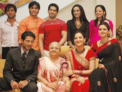 जानिए जॉइंट फैमिली के फायदे, संयुक्त परिवार में ऐसे करें एडजस्ट