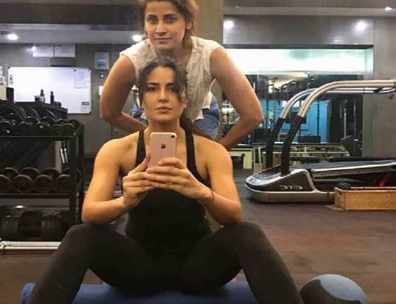 कैटरीना कैफ जैसी पतली कमर पानी है, तो जानें उनके ये फिटनेस सीक्रेट