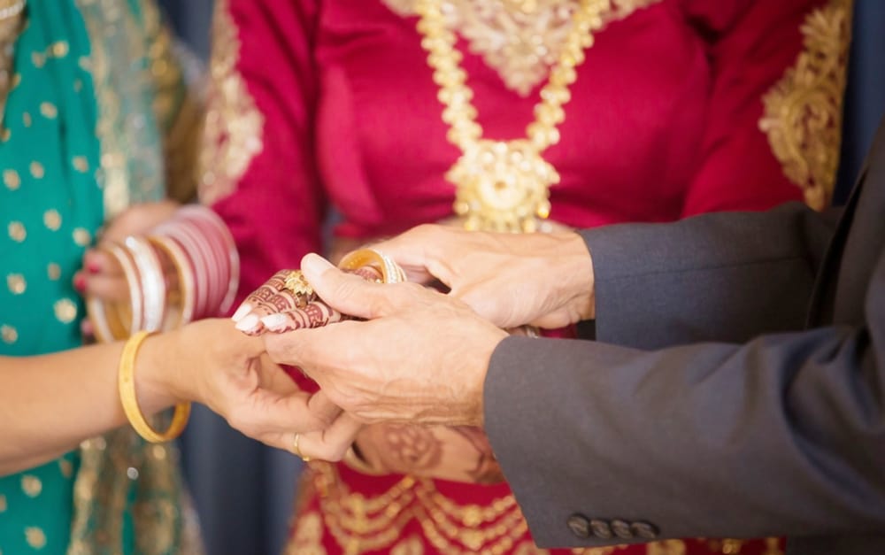 एक तलाकशुदा से शादी को लेकर क्या वाकई में सही है ऐसी सोच?