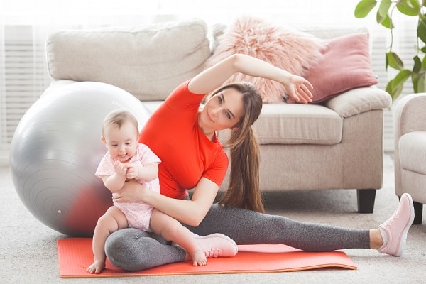 डिलिवरी के बाद कर सकती हैं ये 4 सिंपल एक्सरसाइज, रहेंगी फिट