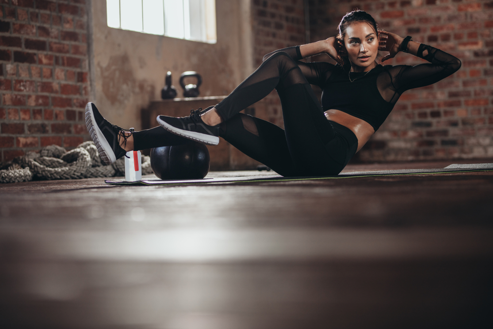 महिलाएं आज ही शुरू कर दें ये एक्सरसाइज, क्रंचेस के लाभ हैरान कर देंगे