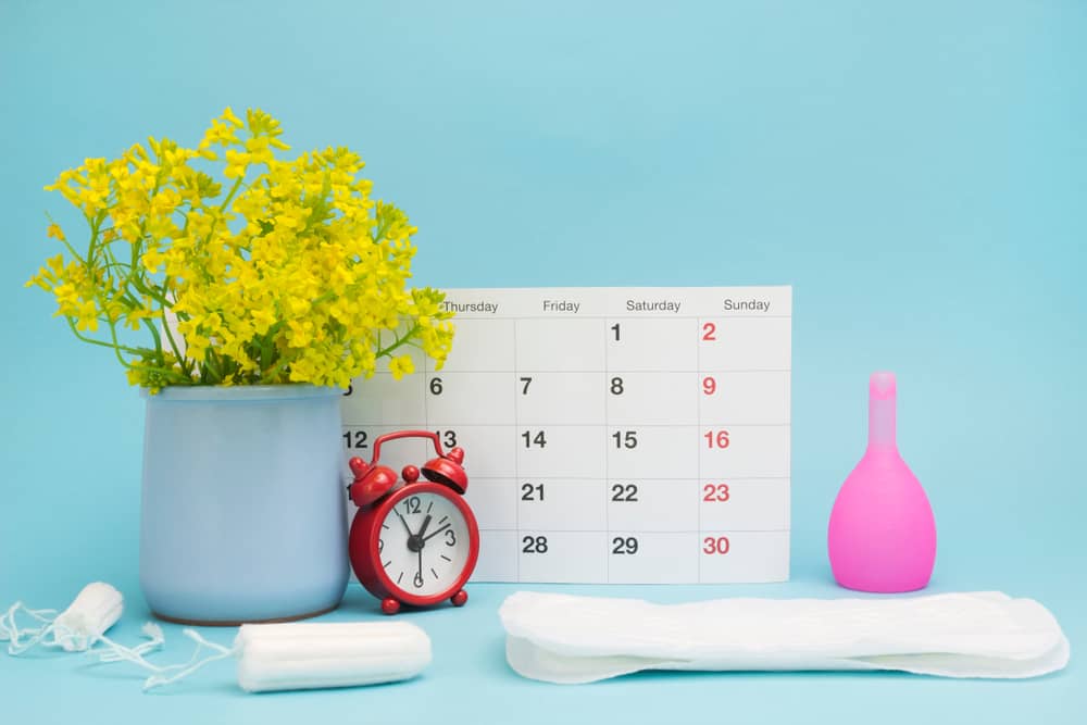 इन 8 तरीकों से करें लड़कियों को उनके पहले पीरियड्स के लिए तैयार