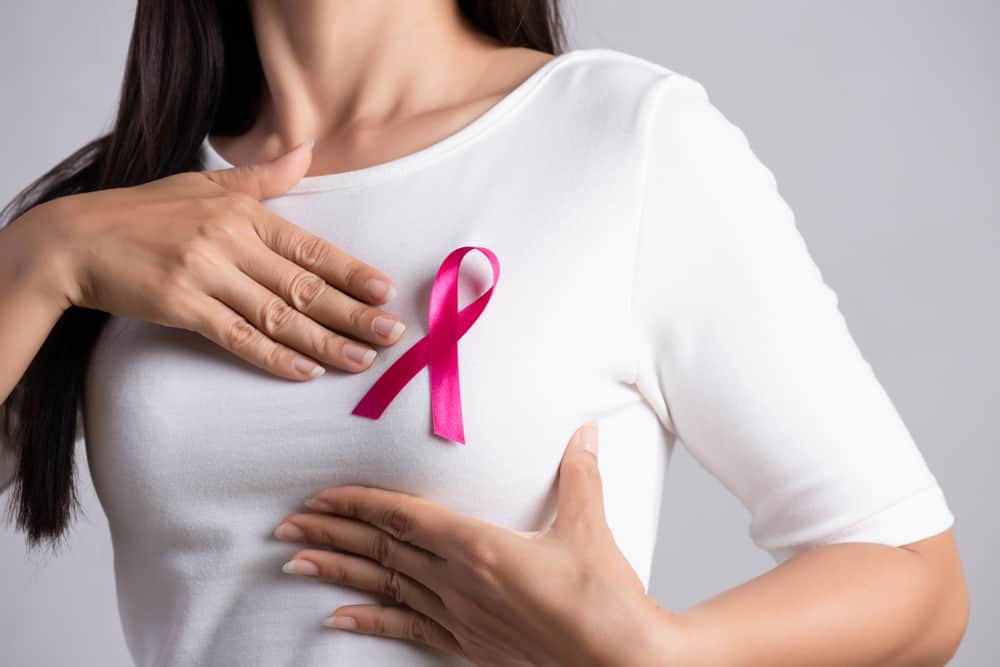 Breast cancer: स्तनों में कैंसर की समस्या से ज्यादातर महिलाएं हो रहीं है शिकार
