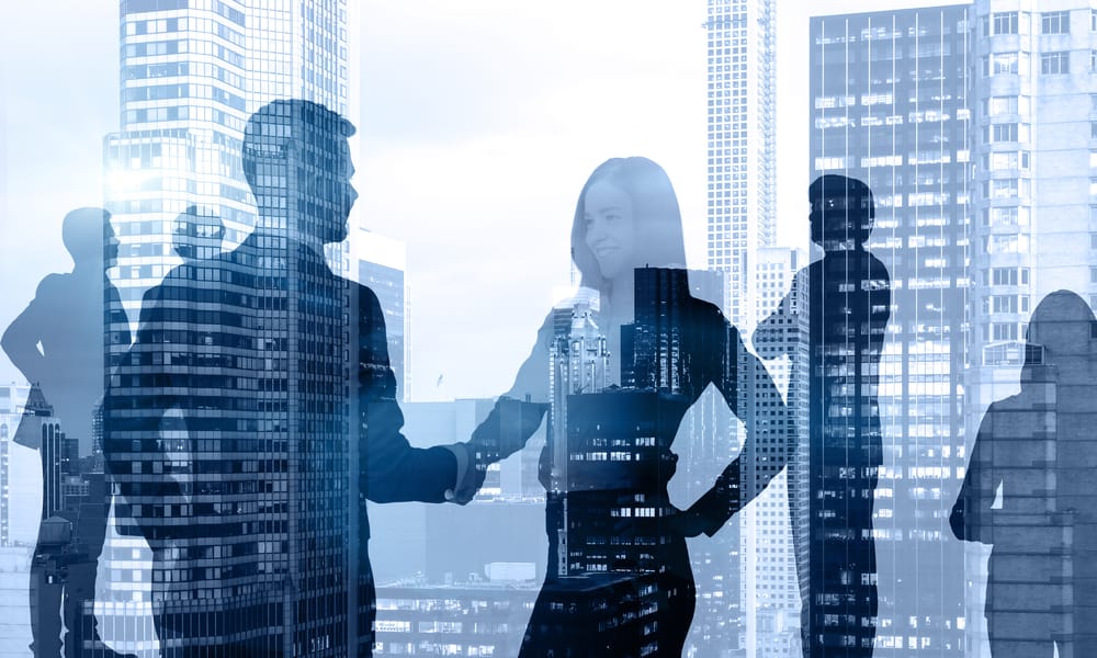 ऑफिस में अपने सीनियर से व्यवहार कैसा होना चाहिए?