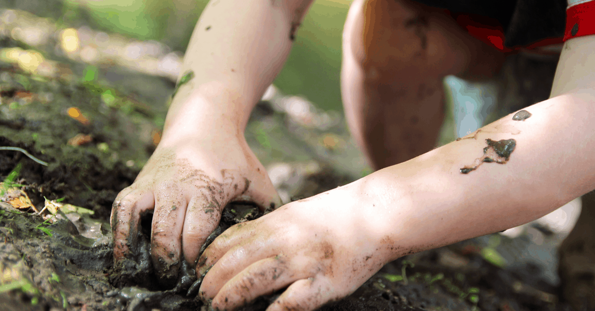 बच्चे की मिट्टी खाने की आदत छुड़ाने के उपाय