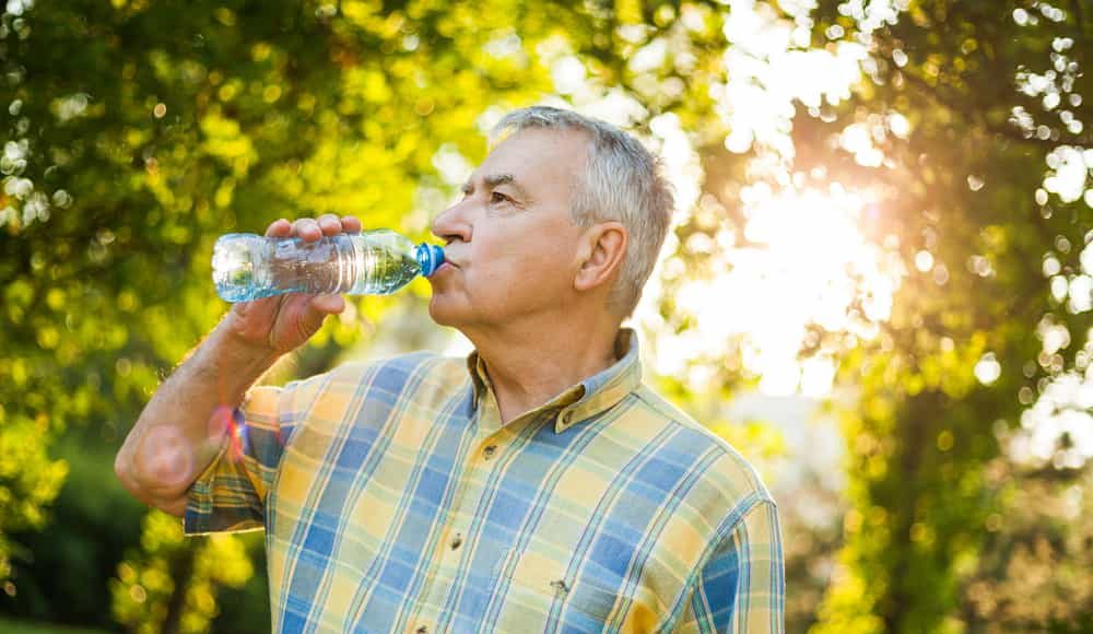 बुजुर्गों में डिहाइड्रेशन होने पर करें ये उपाय