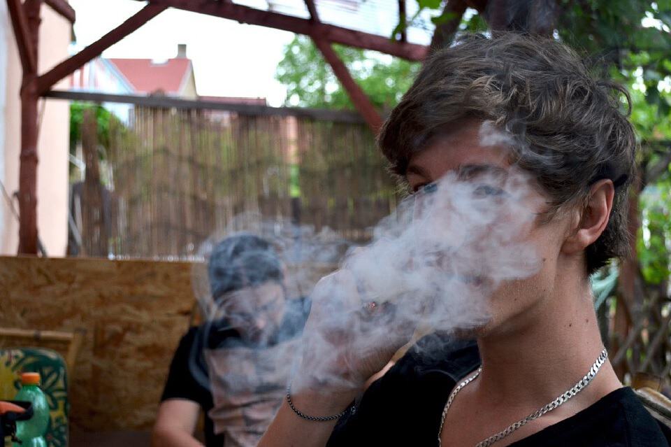 गांजे के नशे में डूबी है दिल्ली और मुंबई, जो पड़ सकता है सेहत को भारी