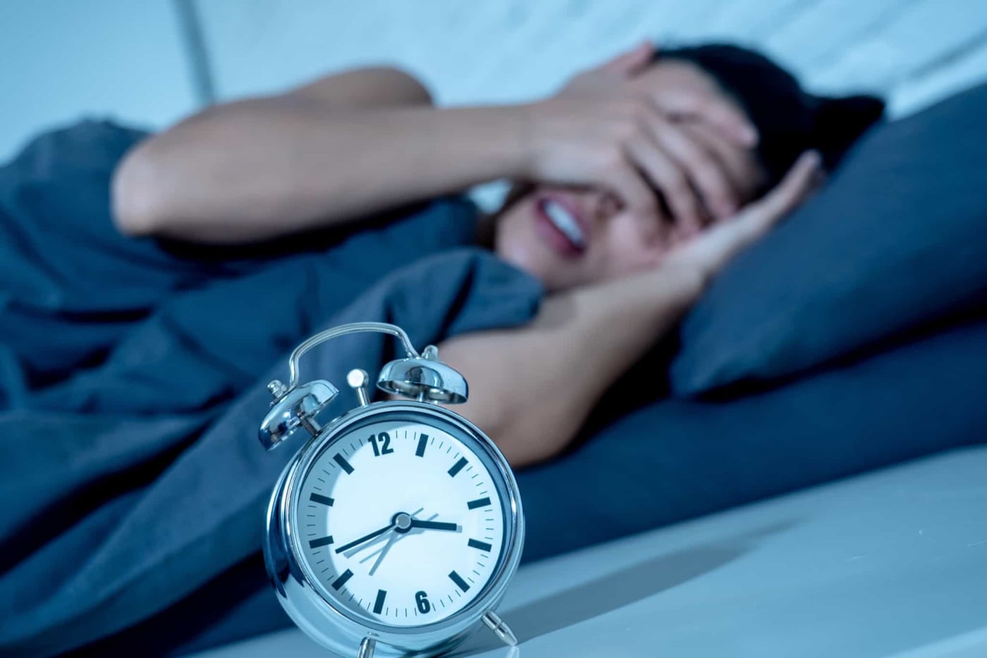 भागदौड़ भरी जिंदगी ने उड़ा दी रातों की नींद? जानें इंसोम्निया का आसान इलाज