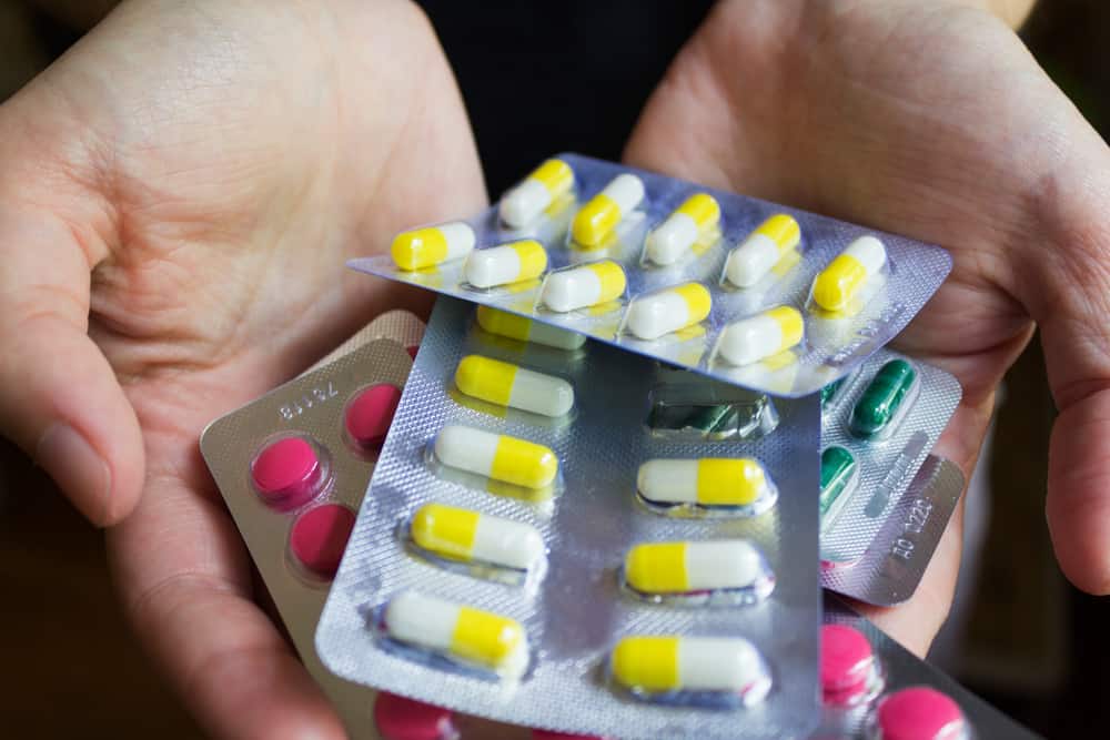 Dextromethorphan : डेक्सट्रोमेथोर्फेन क्या है? जानिए इसका उपयोग, साइड इफेक्ट्स और सावधानियां