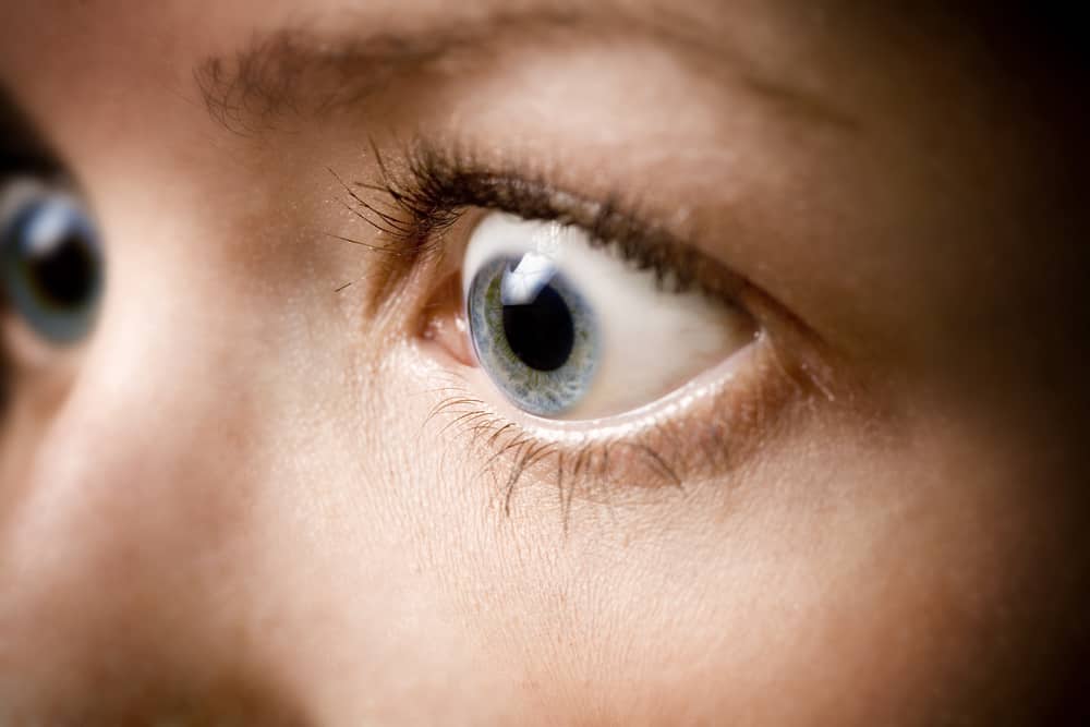 Bulging Eyes : कुछ लोगों की उभरी हुई आंखें क्यों होती है?