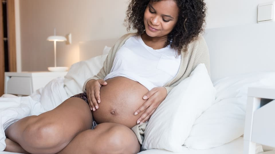 गर्भावस्था के दौरान नाभि बाहर क्यों आ जाती है ?