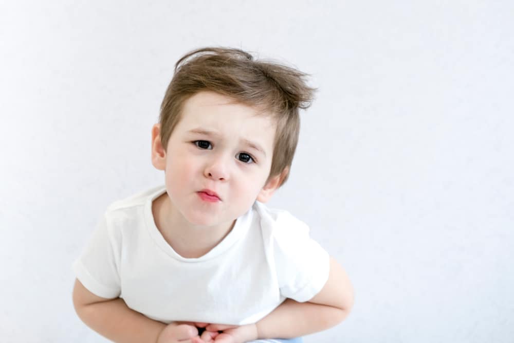 इन फूड्स की वजह से हो सकता है शिशुओं में कब्ज, ऐसे करें दूर