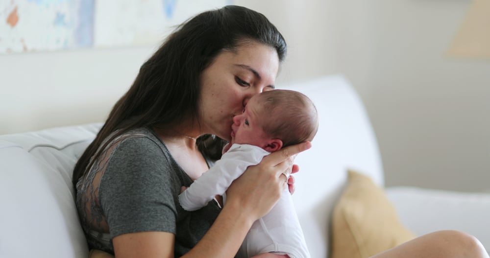 शिशु की सुरक्षा चाहते हैं तो इन छोटी-छोटी बातों को न करें इग्नोर