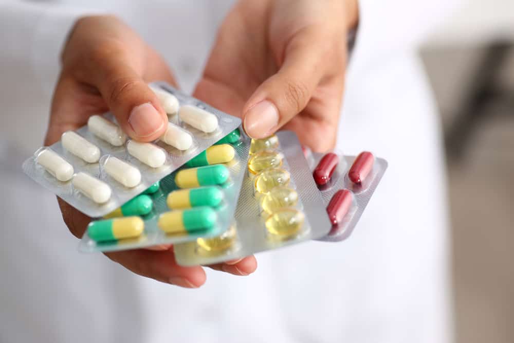 Ezetimibe + Atorvastatin : इजेटिमिब + एटोरवास्टेटिन क्या है? जानें इसका उपयोग, साइड इफेक्ट्स और सावधानियां