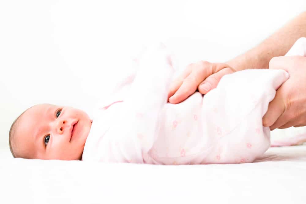 7 वजहें जिनके कारण शिशु के पेट में गैस बन सकती है, ऐसे करें दूर