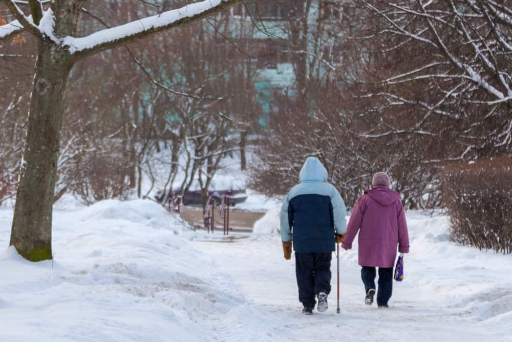 सर्दियों के दिनों में ऐसे रखें बुजुर्गों का ध्यान