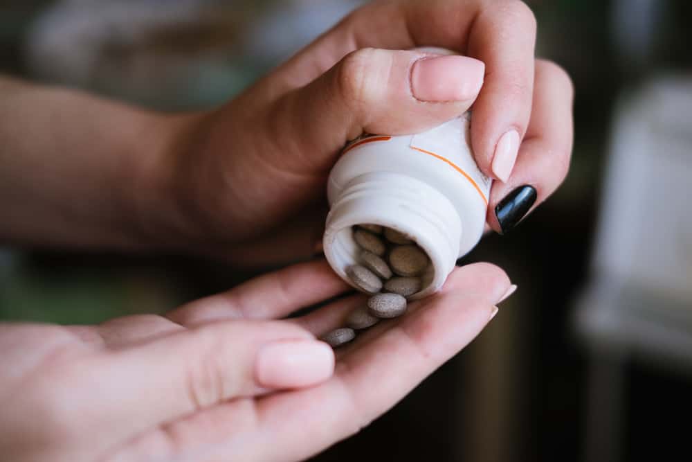 Carvedilol: कार्वेडिलॉल क्या है? जानिए इसके उपयोग, साइड इफेक्ट्स और सावधानियां