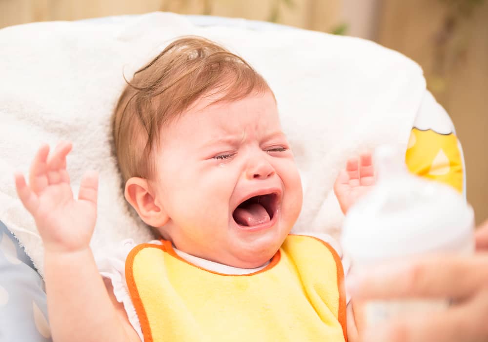 इन टिप्स को फॉलो कर शिशु को दूध पिलाना बनाएं आसान