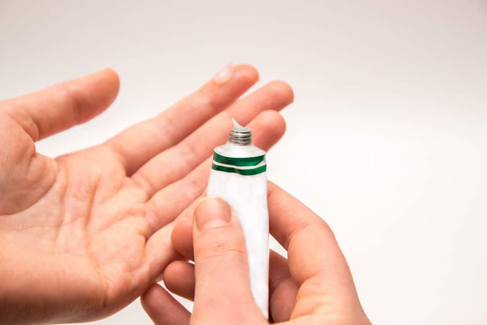 Sertaconazole : सेरटाकोंजोल क्या है? जानिए इसके उपयोग, साइड इफेक्ट्स और सावधानियां