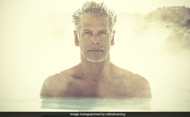 मिलिंद सोमन फिटनेस को लेकर हैं क्रेजी, 51 की उम्र में नंगे पैर दौड़ें थे 517 किमी