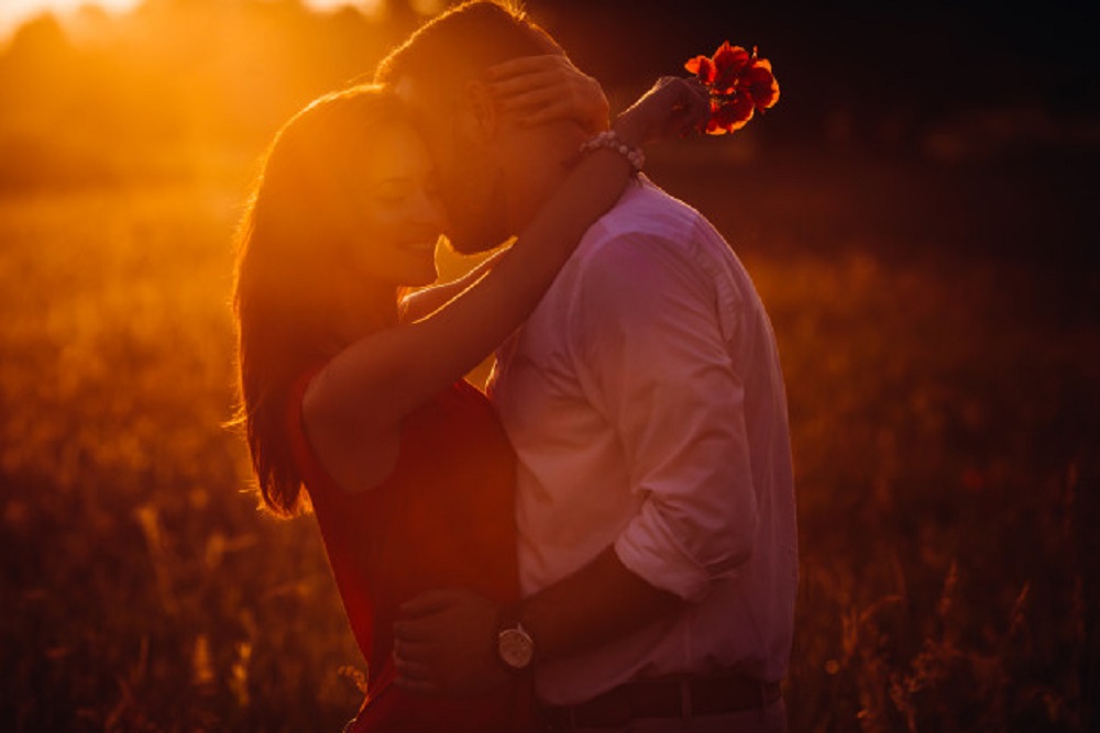 सुहाग रात का अर्थ सिर्फ फिजिकल इंटिमेसी को बढ़ाना नहीं है : कामसूत्र