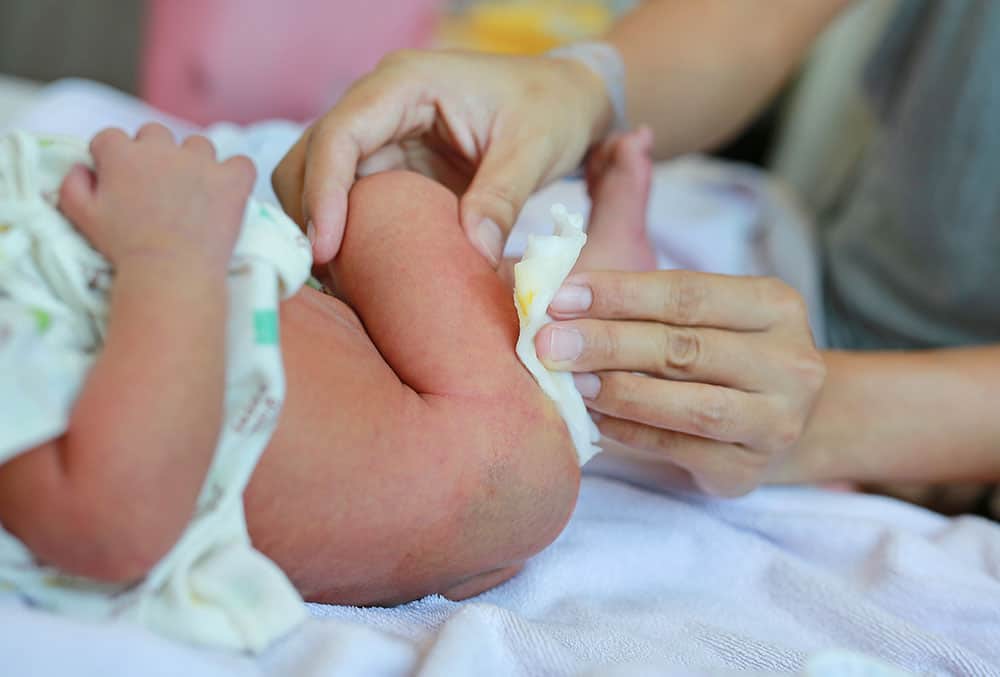 बेबी पूप कलर बताता है शिशु के स्वास्थ्य के बारे में बहुत कुछ