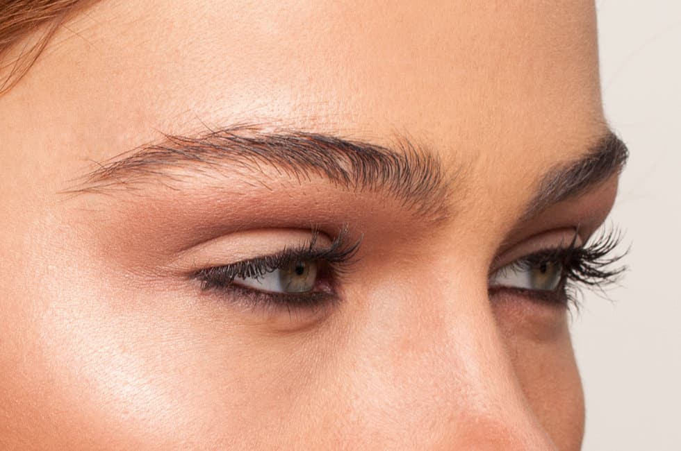 पोस्टपार्टम आइब्रो लॉस क्या है? क्यों होती है डिलिवरी के बाद ये समस्या?