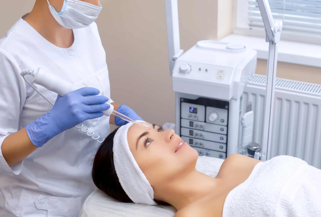 स्किन लाइटनिंग ट्रीटमेंट - skin lightening treatment