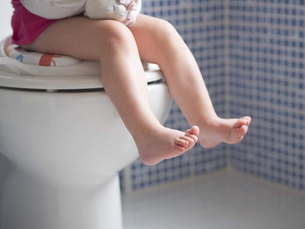 नवजात शिशु का मल उसके स्वास्थ्य के बारे में क्या बताता है?