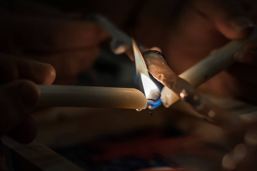 कॉर्ड बर्निंग क्या है और क्यों कई देशों में प्रचलित है ये प्रथा?