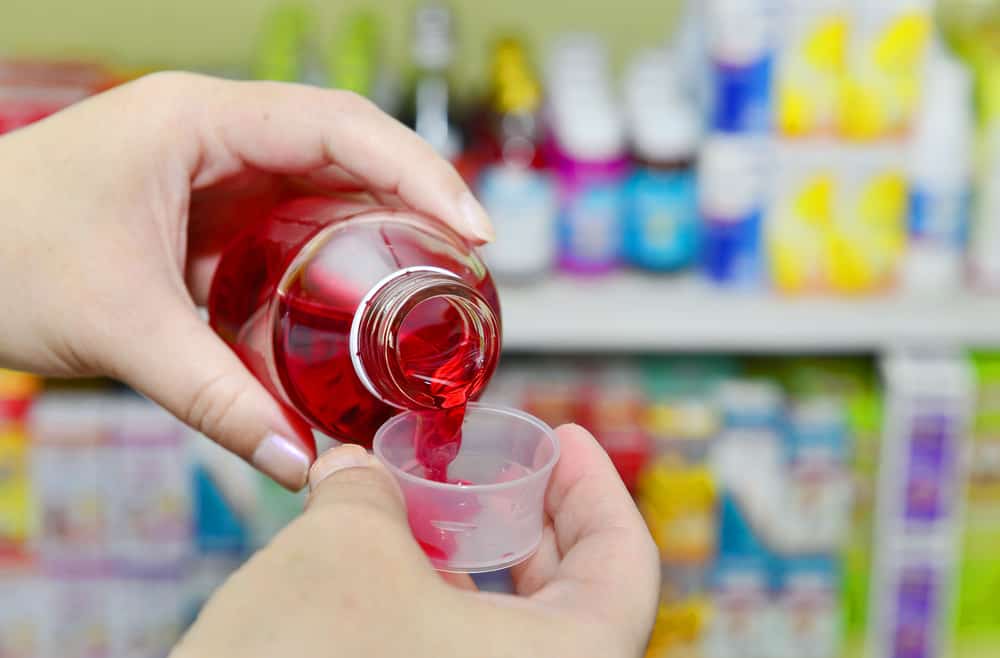 Sinarest Syrup: सिनारेस्ट सिरप क्या है? जानिए इसके उपयोग, साइड इफेक्ट्स और सावधानियां