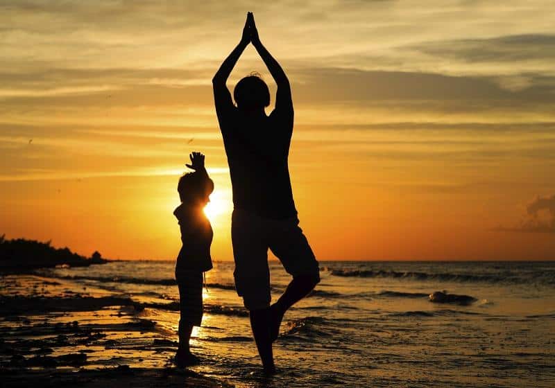 सूर्य नमस्कार (Surya Namaskar) आसन के ये स्टेप्स अपनाकर पाएं अच्छा स्वास्थ्य