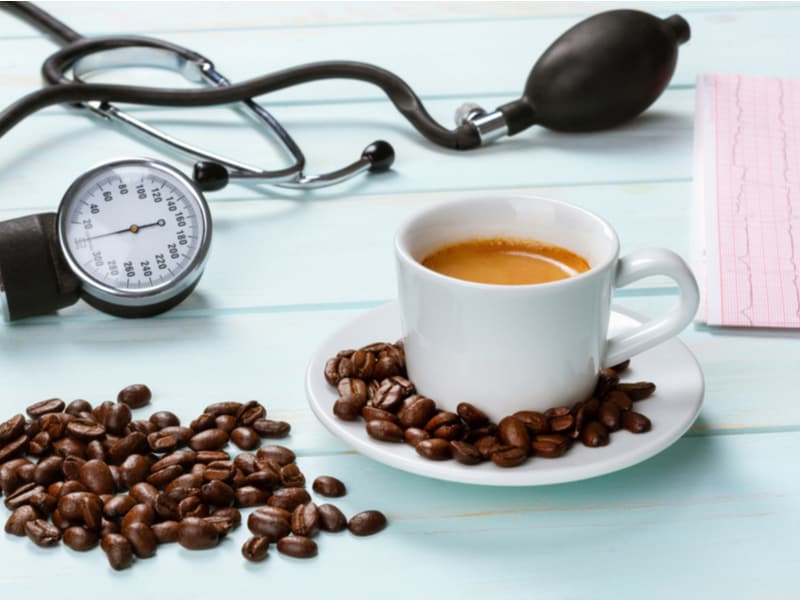 क्या सच में कैफीन ब्लड प्रेशर बढ़ाने में सहायक होती है?